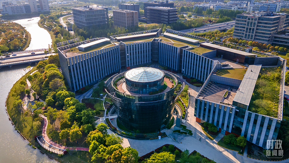 习近平对旅游工作作出重要指示强调 着力完善现代旅游业体系加快建设旅游强国 推动旅游业高质量发展行稳致远