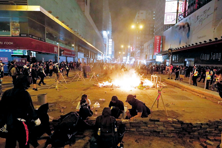 香港交易所：实施恶劣天气交易