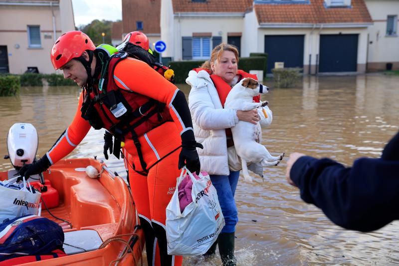 至少49人死亡，460万用户断电！一社区90%的房屋都消失了，美国多地进入紧急状态