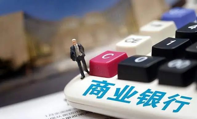 沪农商行三季报“警报”拉响：业绩增速滑坡、资产隐忧与合规“伤痕”并存