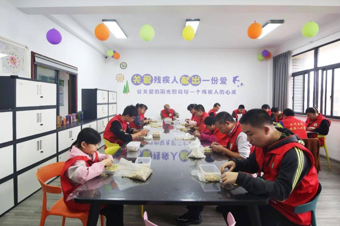 荣晟环保：公司高度关注残疾人就业,并成立2家“残疾人之家”,目前已吸纳安置残疾人500余人