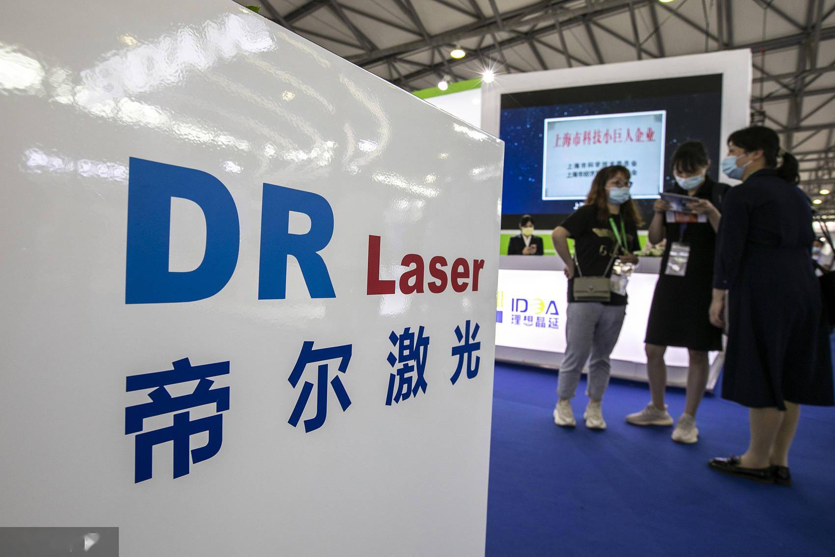 帝尔激光:公司销售的设备一般分为双线设备和单线设备部分客户根据自身需求购买单线设备按照0.5台计算