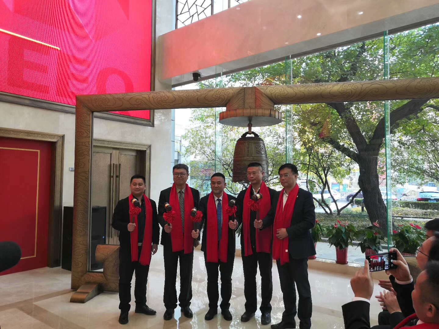 宏辉果蔬：拟挂牌转让福建宏辉及烟台宏辉100%股权