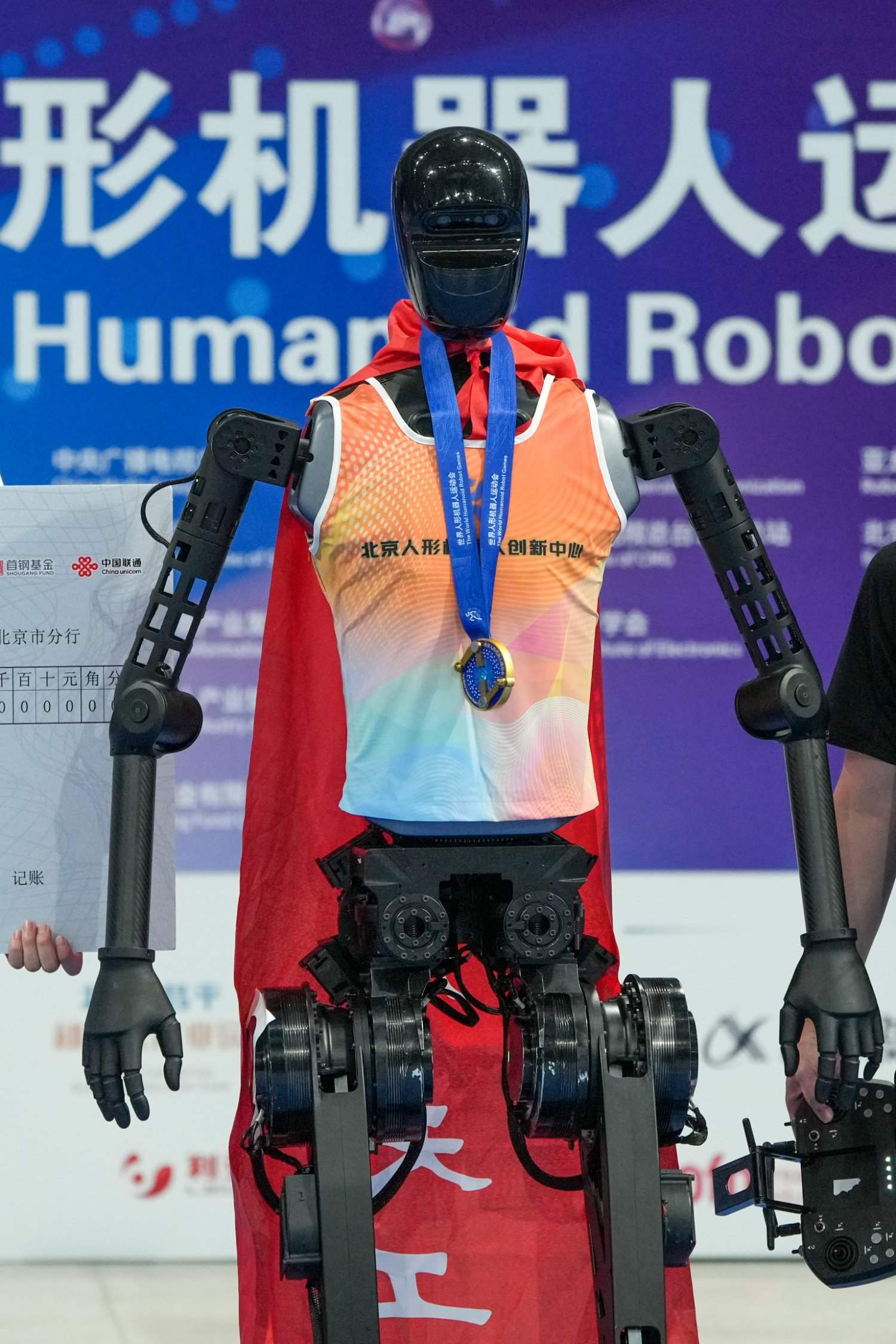 哈工大团队联合博实股份在人形机器人整机、灵巧手等取得阶段性成果