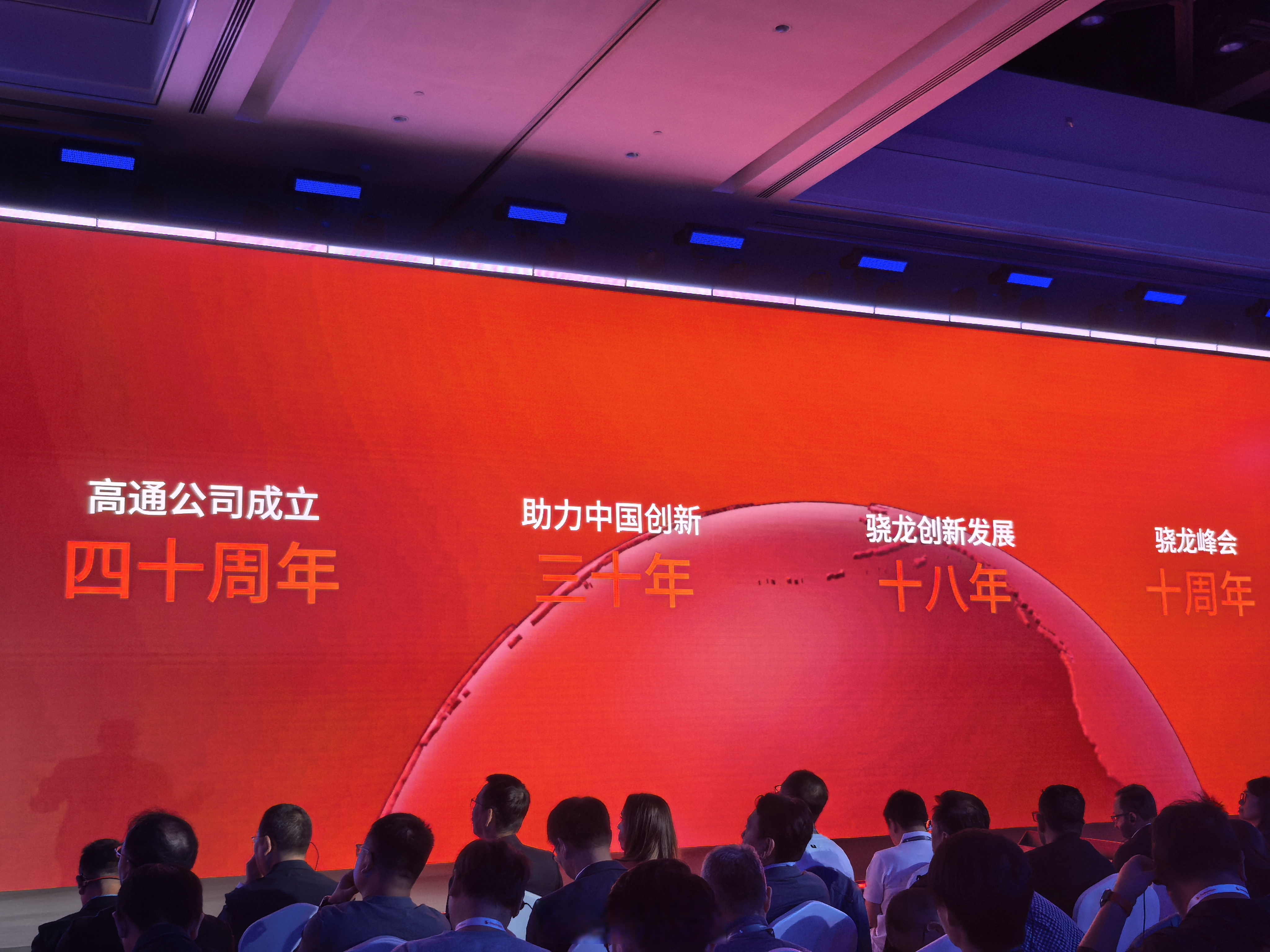 AI基建浪潮点燃绿电需求，绿电ETF（562550）冲击三连阳，上海电力领涨