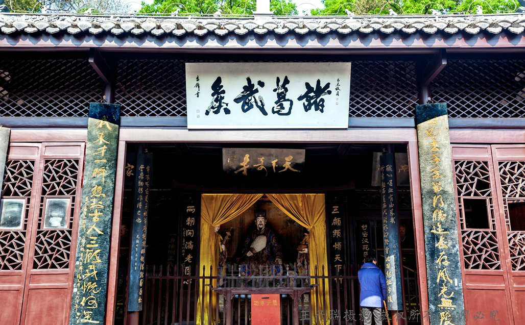 古共八届十一中全会批准推迟召开古共九大