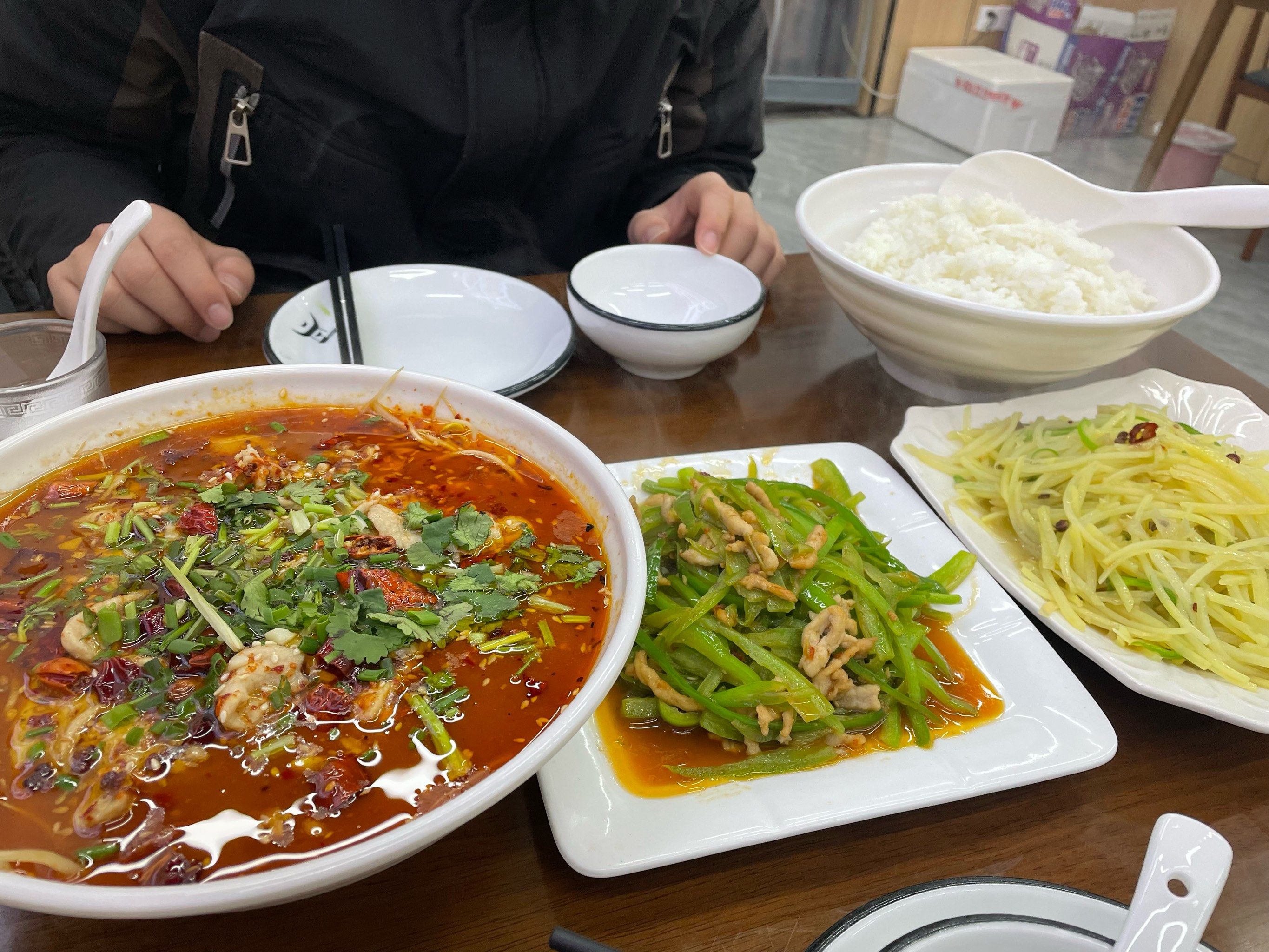 “夫妻店”宝盖新材港股IPO：毛利率节节败退，回款效率持续恶化