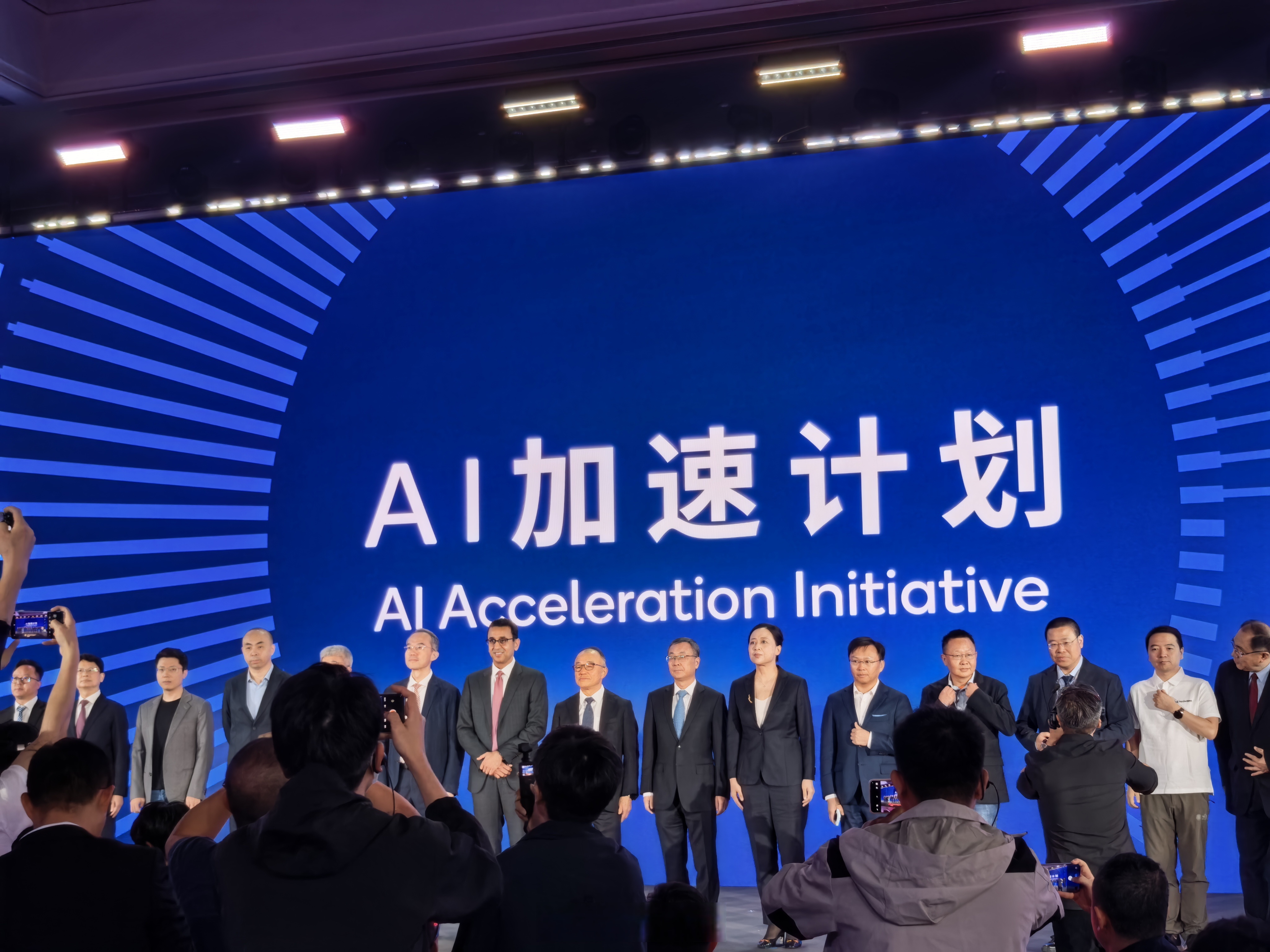 AI应用持续走强，人工智能AIETF（515070）持仓股用友网络涨超8%