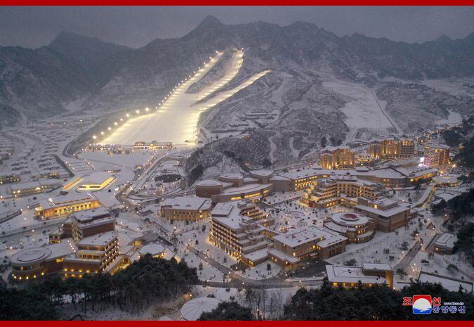 金正恩出席竣工典礼,现场罢免朝鲜副总理杨胜虎:某些领导干部不负责任、粗枝大叶、昏庸无能,对于不负责任和持消极态度的人不再期待