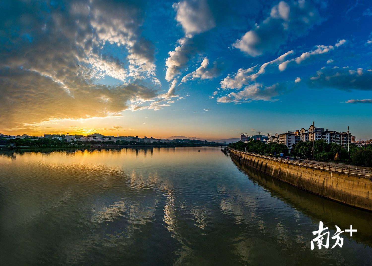 沿江高铁启新程 归乡路与发展路双向提速｜新春走基层