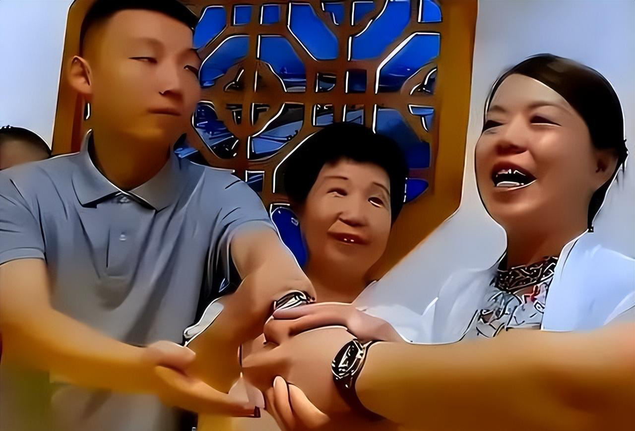 “新消费三姐妹”联袂翻倍上涨，消费主题基金迎来绝地反击，后劲还有多大？