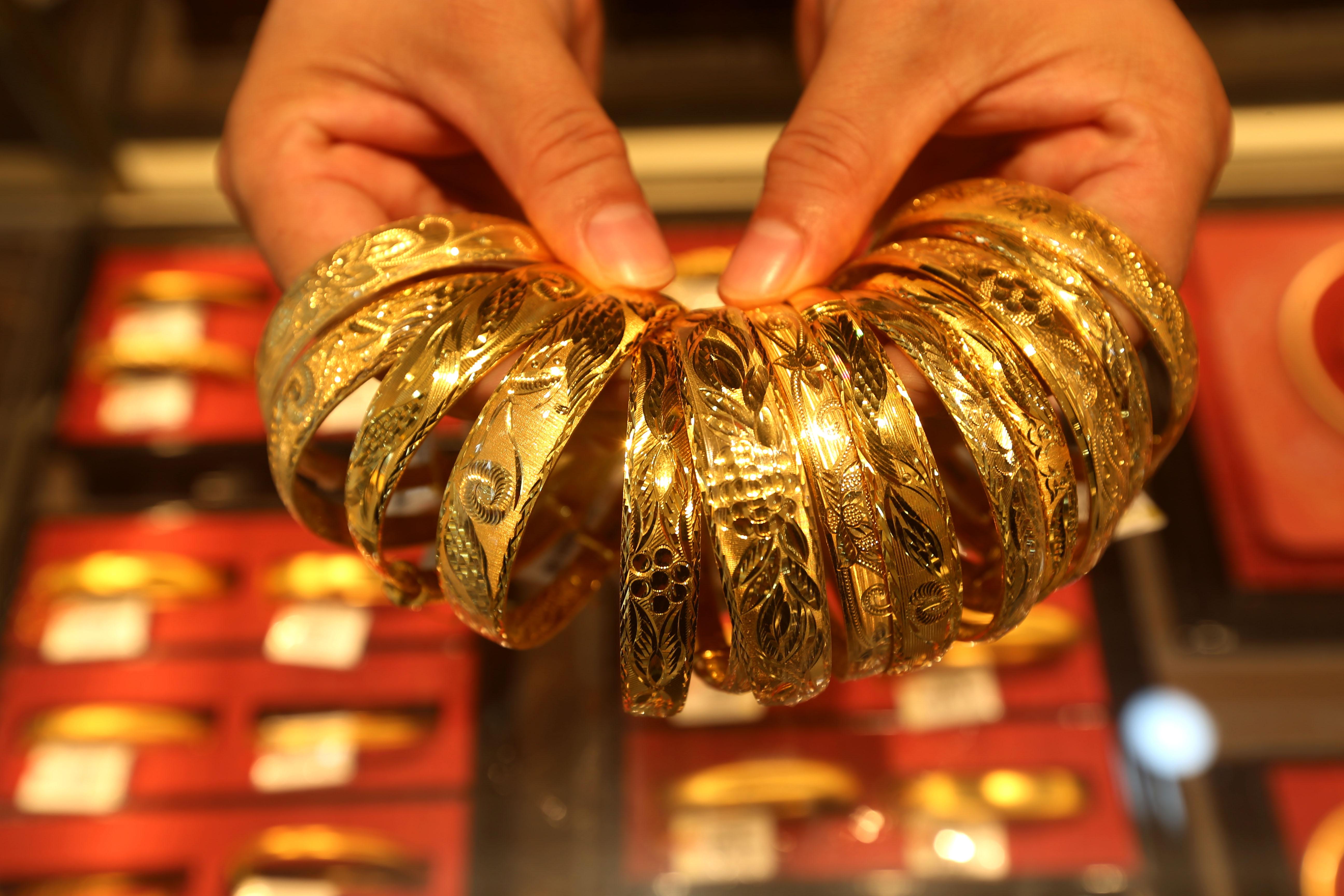 金价高位波动下的矿企并购 紫金矿业超182亿入主赤峰黄金引股价震动