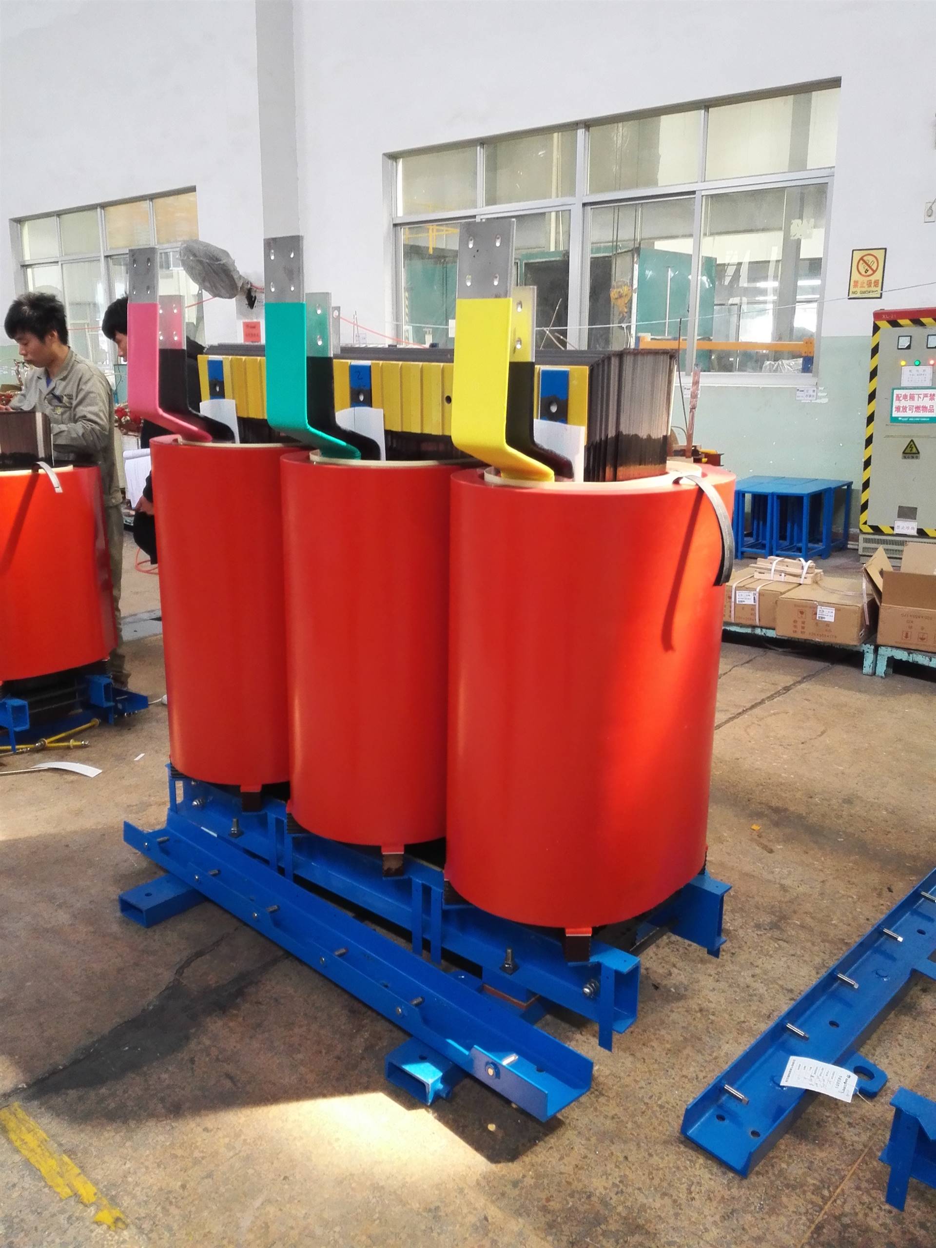新特电气：目前公司中压高频变压器在送样测试阶段。公司目前生产经营正常，订单稳定